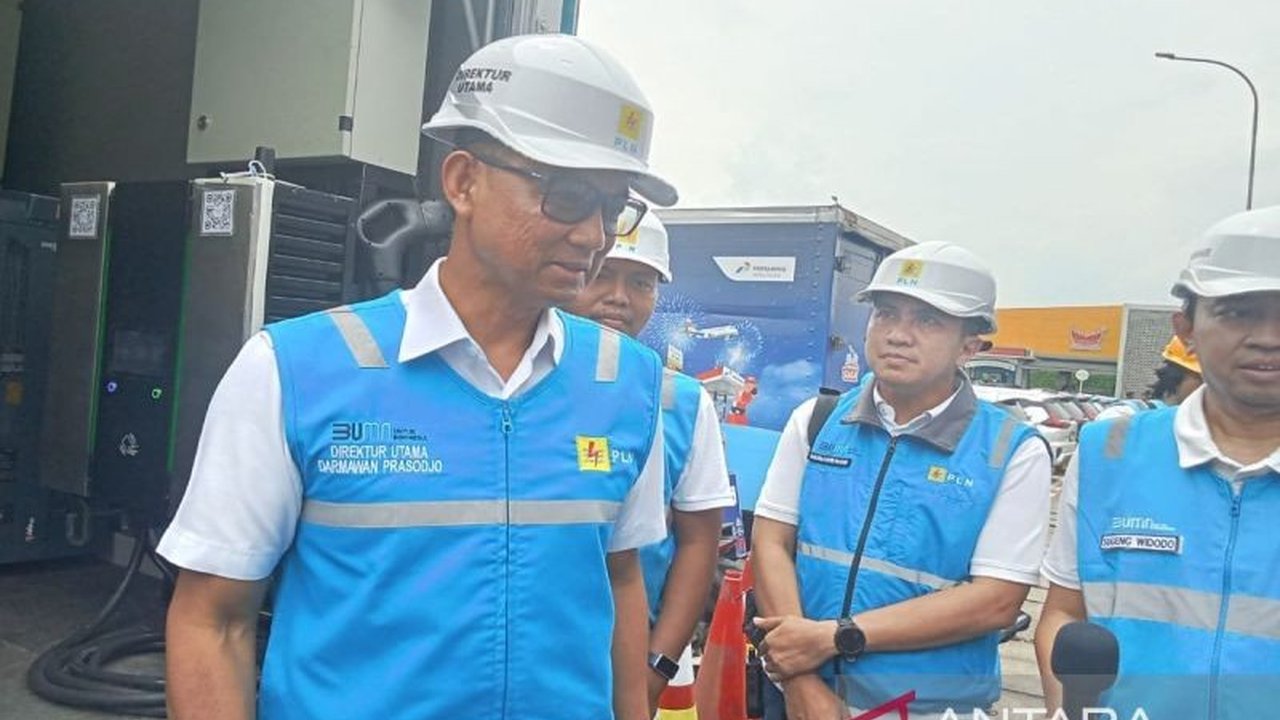 Antisipasi lonjakan pengguna kendaraan listrik saat mudik Lebaran 2025, PLN Pekalongan siapkan 10 SPKLU di jalur tol Batang-Semarang dan Pantura, dengan rencana penambahan 7 unit lagi.