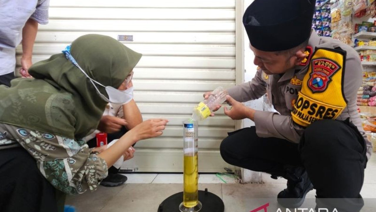 Polres Batu dan Pemkot Batu menemukan sampel MinyaKita produksi Karanganyar dengan volume kurang dari satu liter, melanggar aturan dan perlindungan konsumen.