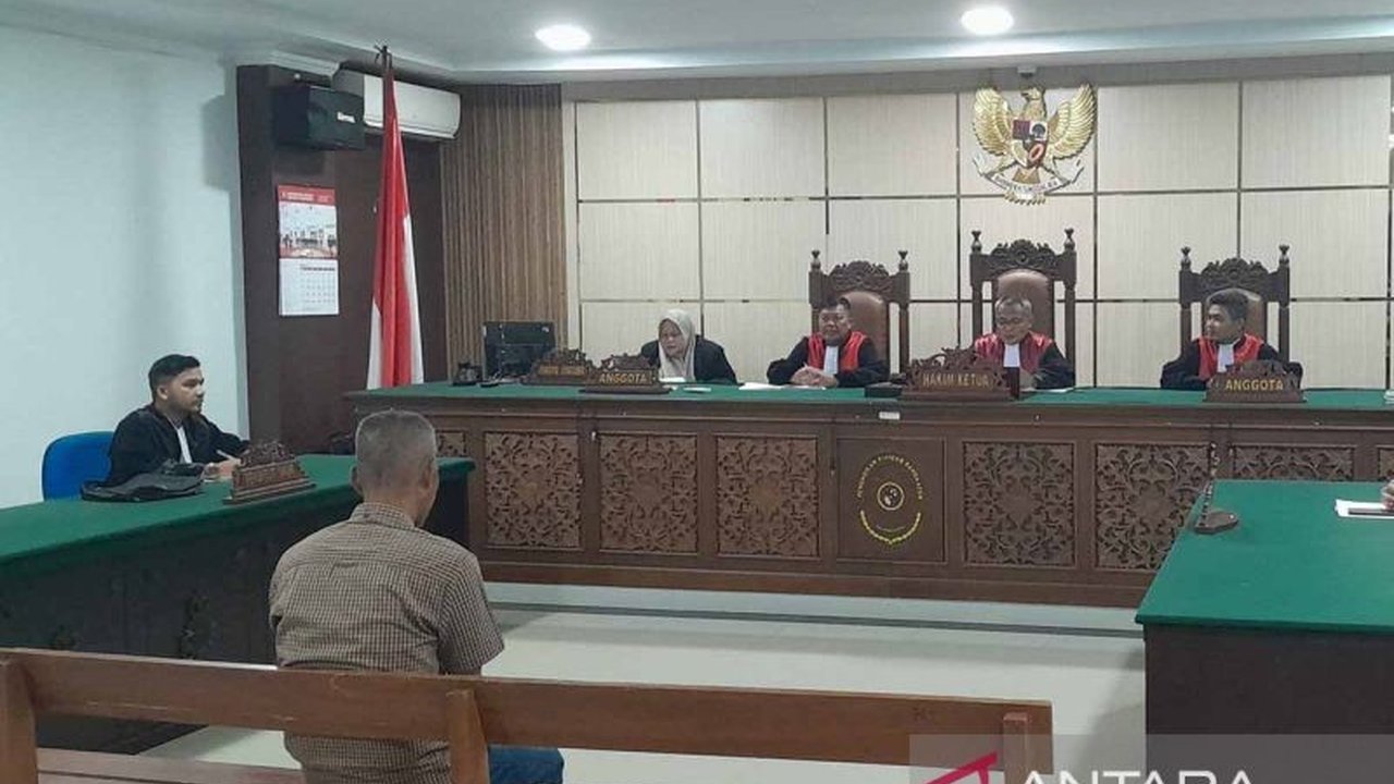 Mantan kepala desa Seurapong, Muhammad Anah, divonis 2 tahun 4 bulan penjara dan denda Rp50 juta karena terbukti korupsi dana desa sebesar Rp762 juta.