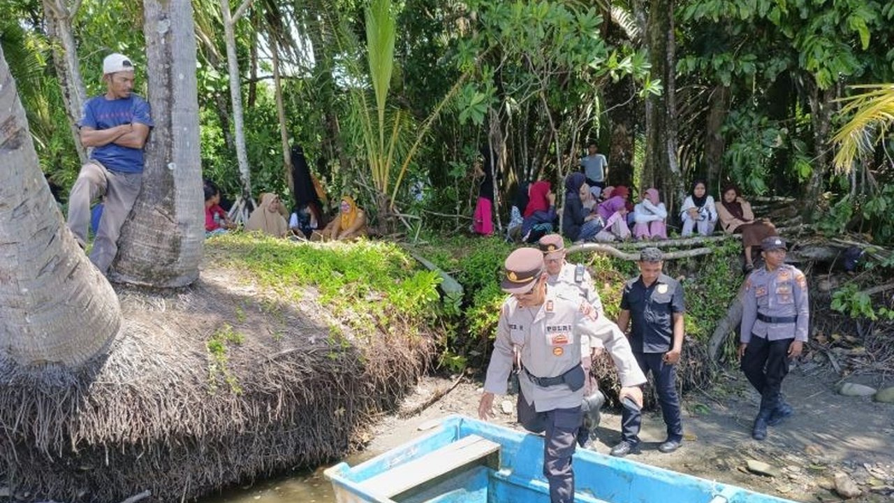 Polres Buru Selatan membantu pencarian Fiki Bantam (11) yang diduga menjadi korban serangan buaya saat mencari ikan di Desa Oki Baru; pencarian melibatkan warga dan upacara adat, namun hingga kini belum membuahkan hasil.