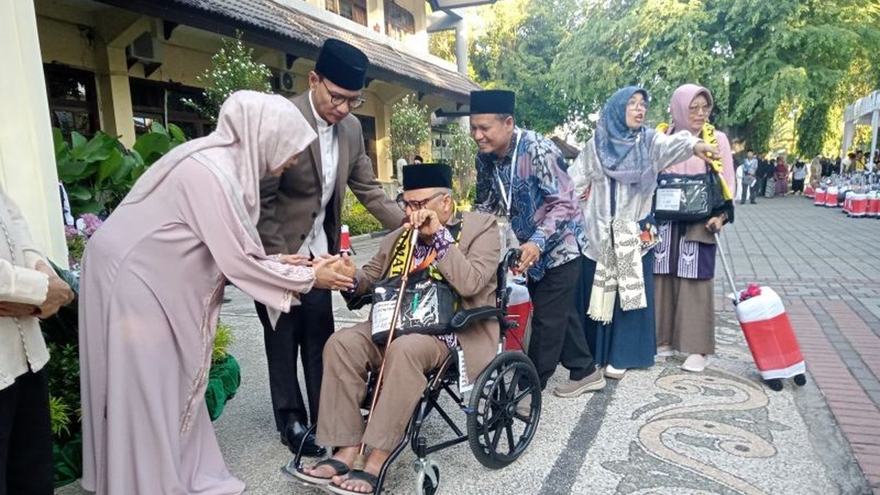 Kemenag Kota Mataram masih menunggu jadwal pasti pemberangkatan 736 jamaah haji tahun 2025, dengan 189 jamaah masih dalam proses pelunasan biaya perjalanan ibadah haji.