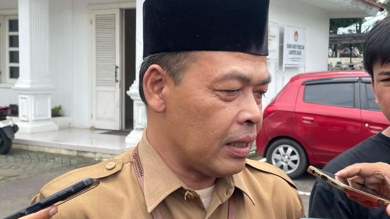 Dinas Pendidikan Pemuda dan Olahraga Kabupaten Cianjur melarang pemberian bingkisan Lebaran kepada guru dan meminta siswa untuk tidak membawa ponsel ke sekolah guna meningkatkan konsentrasi belajar.