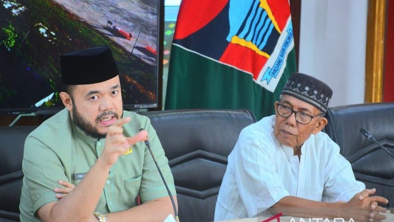 Pedagang Pasar Raya Padang meminta Pemkot Padang untuk membenahi pasar agar lebih nyaman dan aman, sehingga daya tarik pasar dapat kembali meningkat dan bersaing dengan mal dan perdagangan daring.