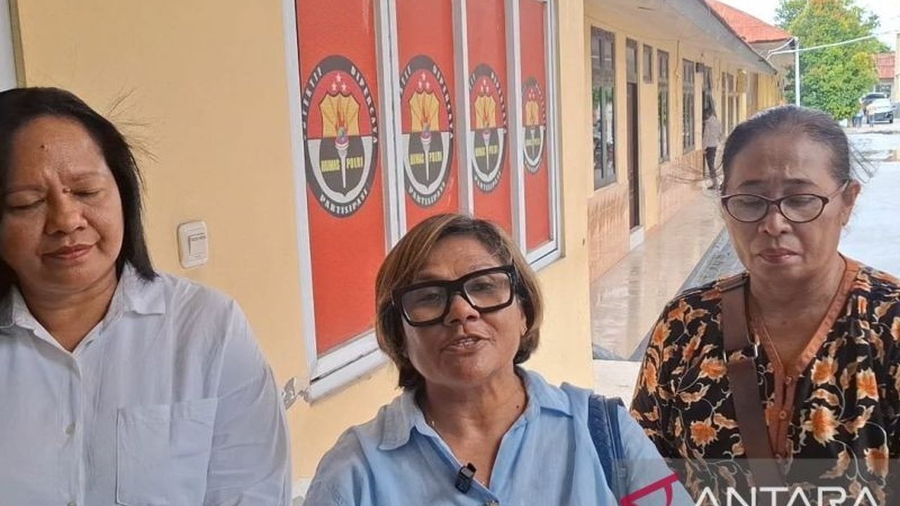 Aktivis perempuan dan anak di NTT mendesak Mabes Polri memecat Kapolres Ngada nonaktif, AKBP Fajar Widyadharma Lukman, yang diduga mencabuli tiga anak di bawah umur dan terbukti positif narkoba.