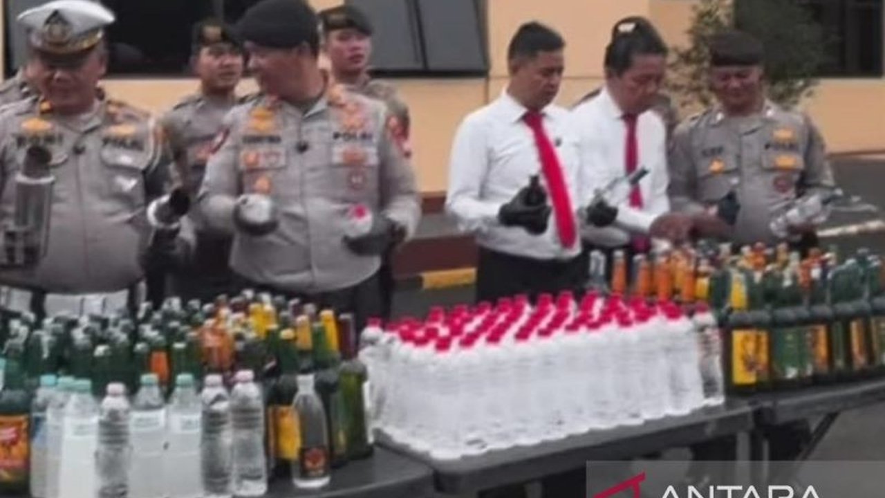 Polres Cianjur berhasil menyita 1.447 botol miras dan 214 knalpot bising dalam razia gabungan untuk menciptakan keamanan dan kenyamanan selama Ramadan.