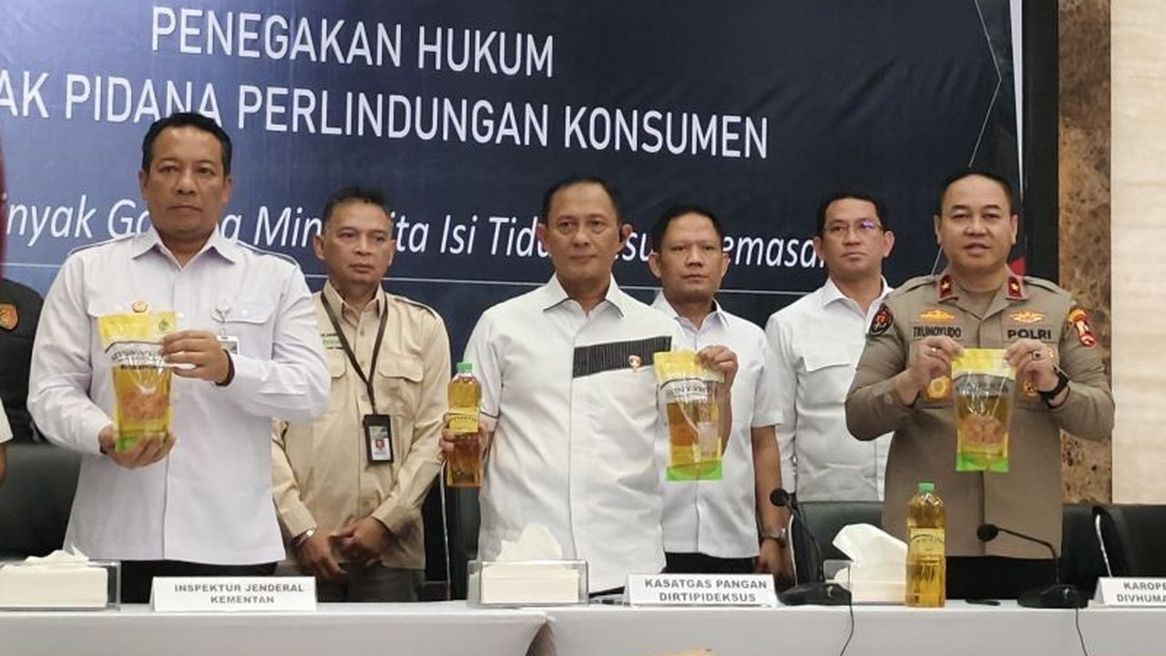 Bareskrim Polri menetapkan satu tersangka, AWI, terkait kasus minyak goreng Minyakita yang takarannya tidak sesuai dengan label kemasan, setelah penggeledahan di PT AYA Rasa Nabati.