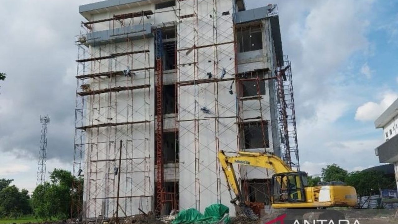 DPRD NTB mendesak penyelesaian pembangunan RS Mandalika yang terlambat 90 hari dan mengancam pemutusan kontrak jika tak rampung pada 15 Maret 2025.