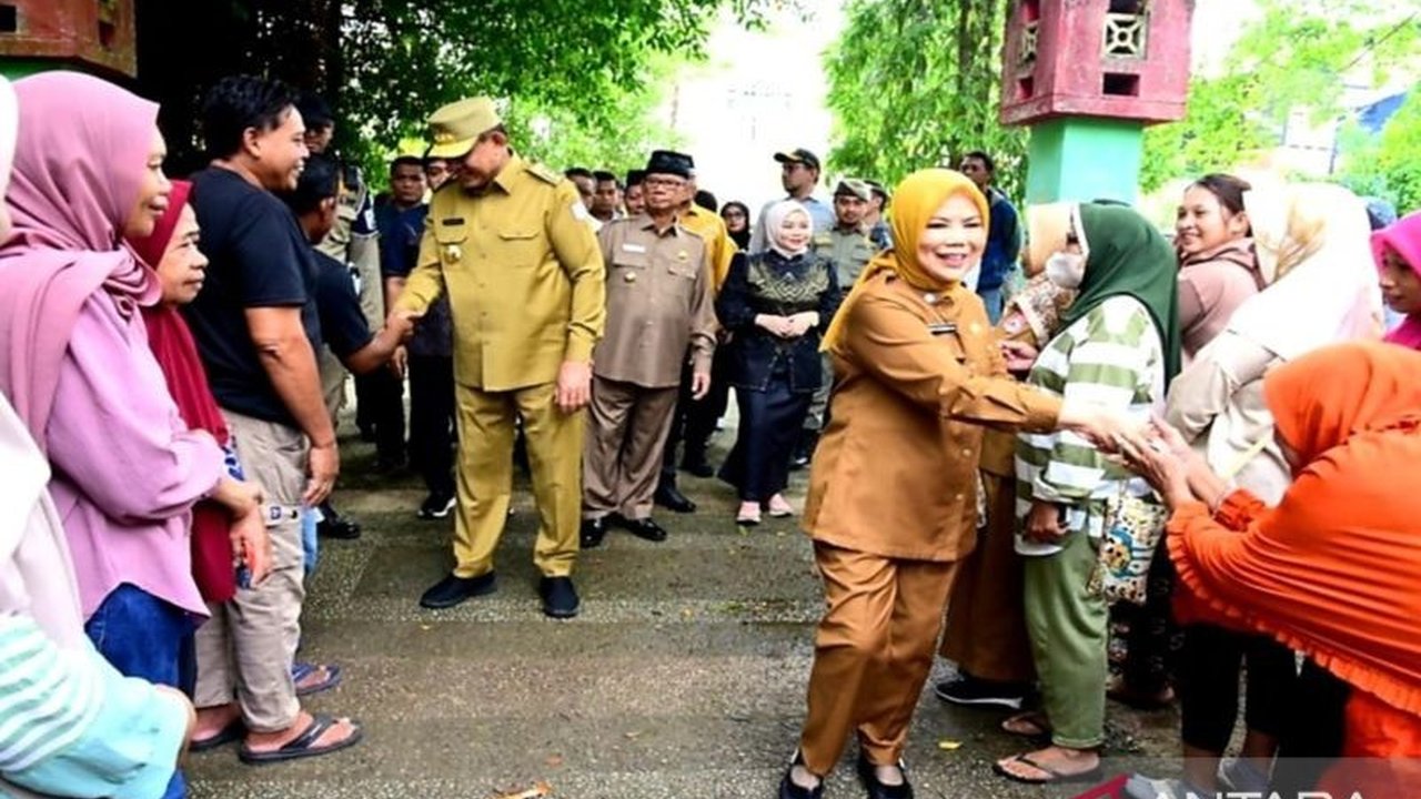 Pemerintah Provinsi Gorontalo menggelar pasar murah di Bone Bolango dengan menyediakan 1000 paket sembako bersubsidi, membantu warga memenuhi kebutuhan pokok jelang Ramadhan.