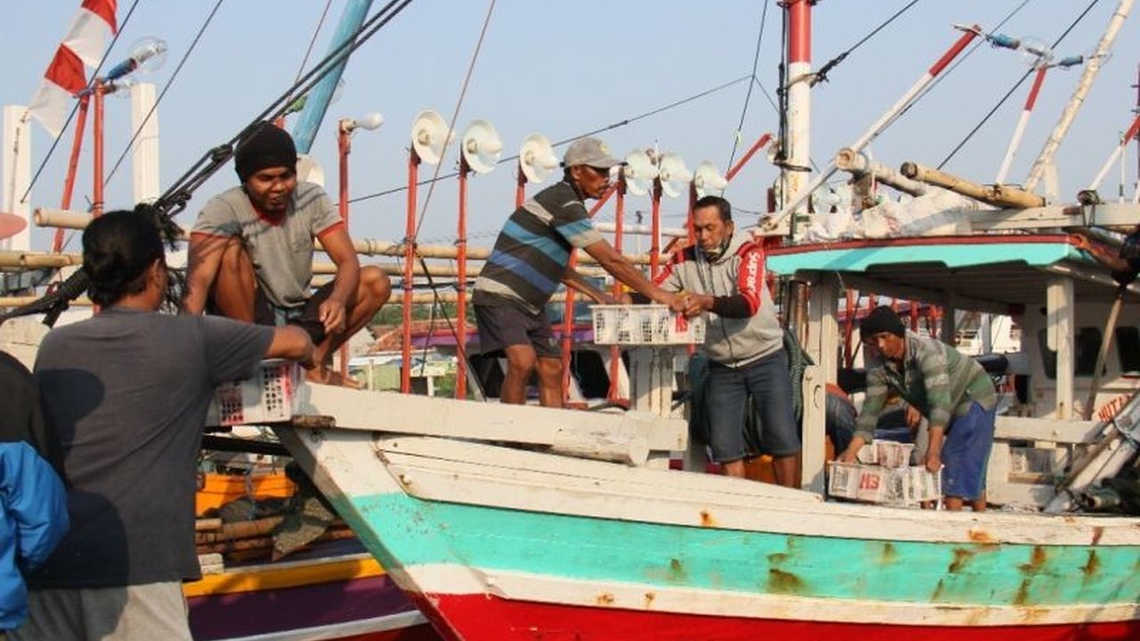 Survei ILO-BRIN temukan pelanggaran hak pekerja awak kapal perikanan Indonesia, termasuk kerja paksa, yang melibatkan ribuan pekerja di 18 pelabuhan.