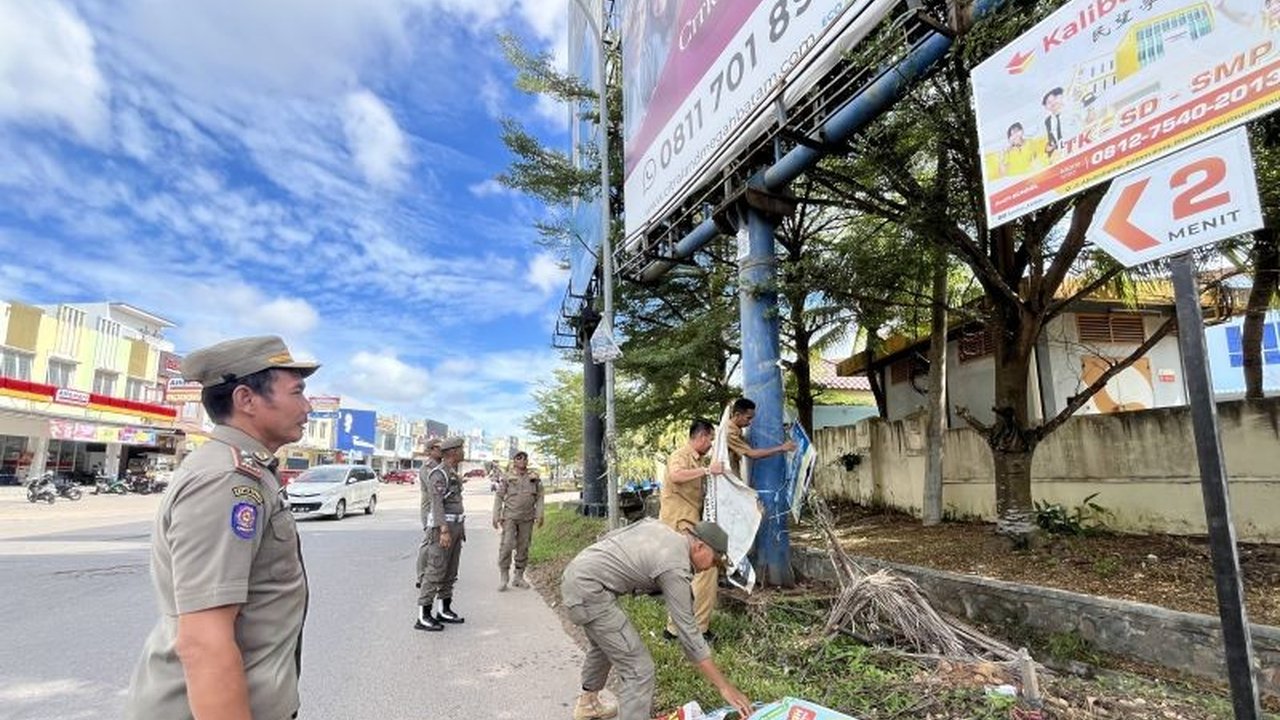 Pemerintah Kota Batam membentuk tim gabungan untuk menertibkan reklame liar di jalan-jalan utama kota, sebagai upaya penataan kota yang lebih bersih dan rapi sesuai Perwako Nomor 50 Tahun 2024.