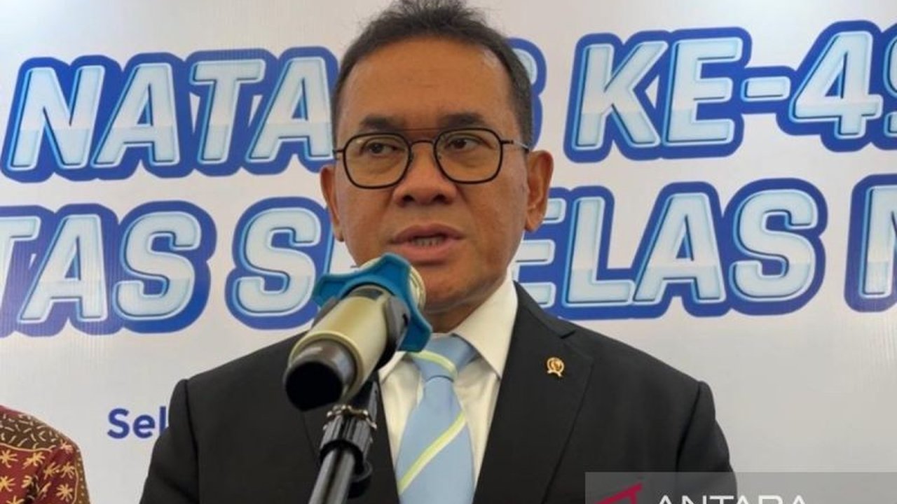 Menteri Perdagangan Budi Santoso menjamin pasokan MinyaKita tetap lancar dan sesuai takaran, serta menegaskan penindakan tegas terhadap produsen yang melanggar aturan.