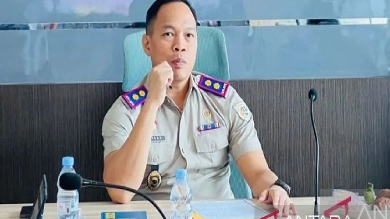 Kantor Pertanahan Muna Barat mengimbau masyarakat untuk mengurus sertifikat tanah langsung ke kantor pertanahan guna menghindari kerugian akibat jasa perantara yang tidak bertanggung jawab.