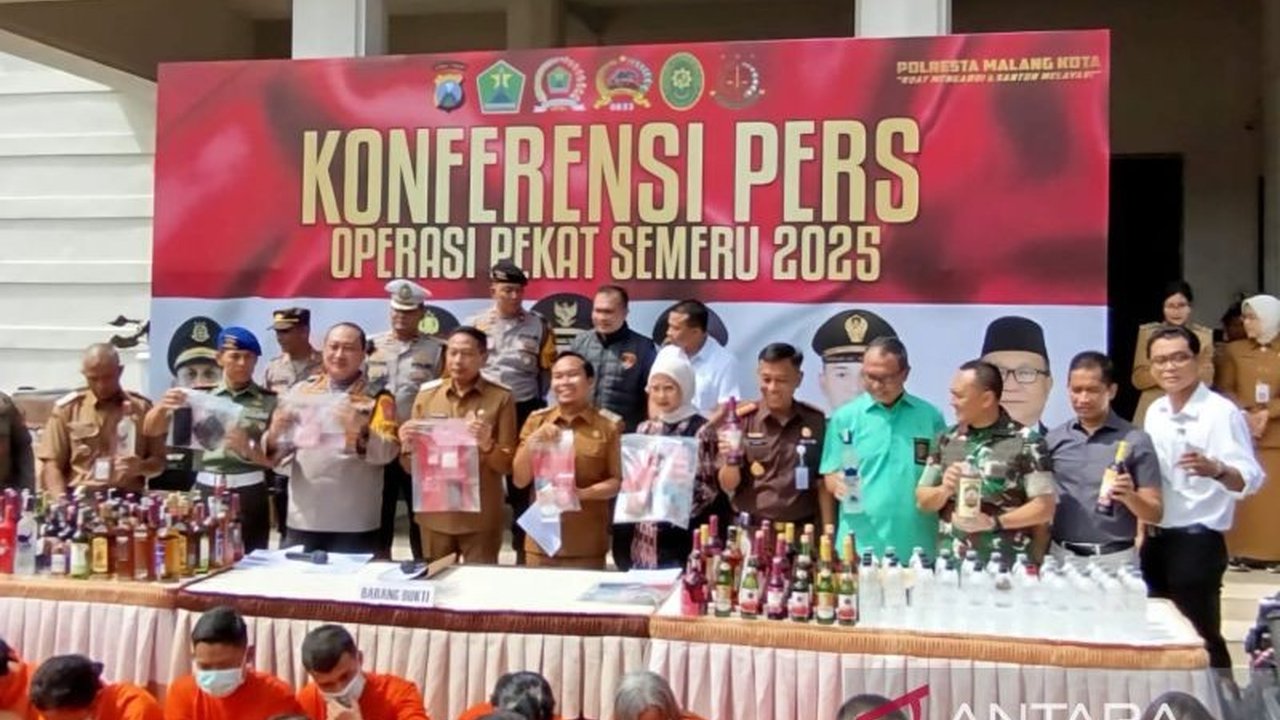 Operasi Pekat Semeru 2025 di Polresta Malang Kota berhasil meringkus 53 tersangka dari berbagai kasus kriminal, termasuk premanisme, narkoba, dan perjudian, menciptakan kondusivitas wilayah selama Ramadan.