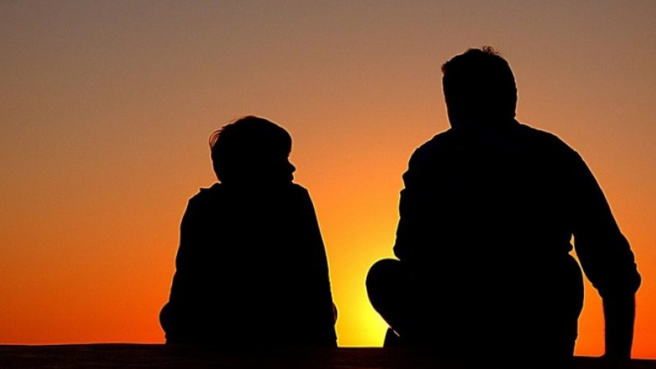 Psikolog UGM, Novi Poespita Chandra, menekankan pentingnya dialog dan pendekatan kolektif untuk mencegah tawuran remaja, alih-alih hanya hukuman, dengan membangun konektivitas positif di rumah dan sekolah.