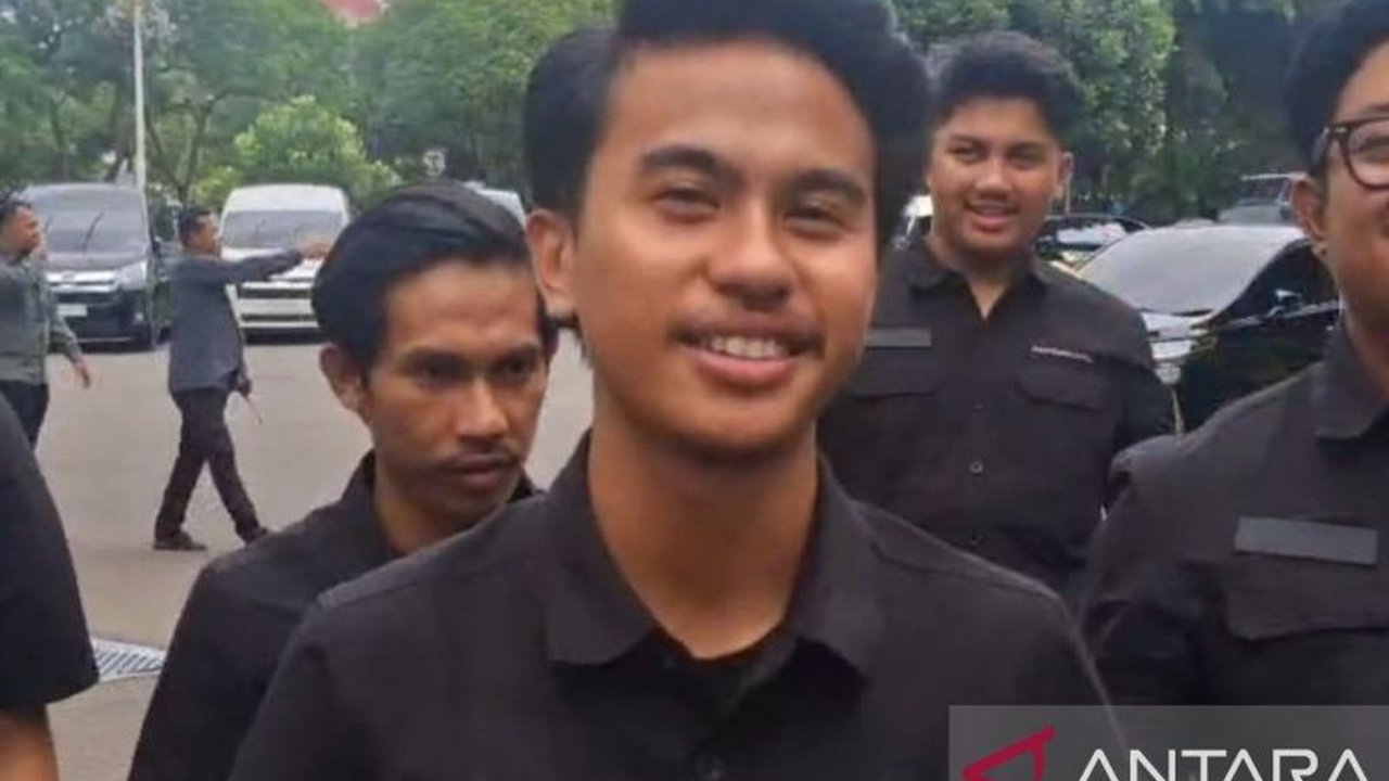 Presiden Prabowo Subianto memanggil Pandawara Group, kelompok pemuda peduli lingkungan, ke Istana Kepresidenan untuk berdiskusi mengenai isu lingkungan dan sampah di Indonesia.