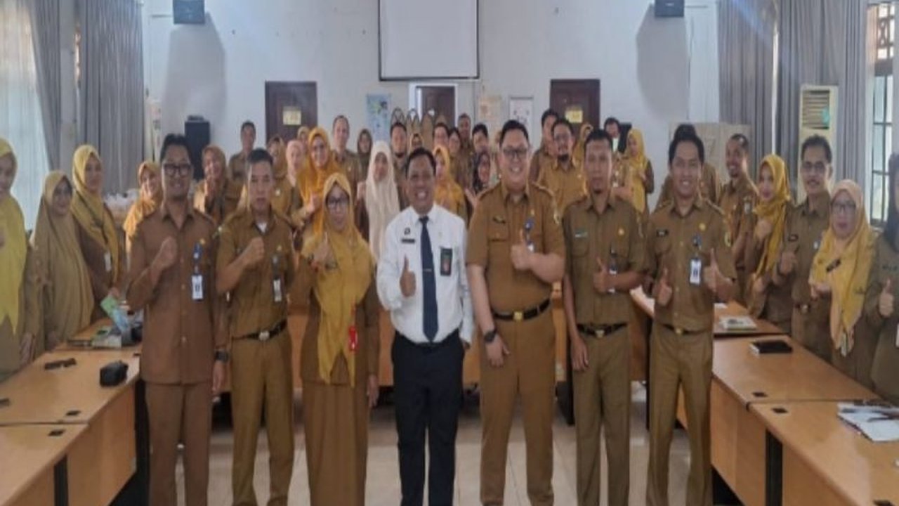 Pengadilan Negeri Pelaihari meningkatkan pemahaman hukum di Dinas Kesehatan Tanah Laut, Kalimantan Selatan, dengan sosialisasi tentang sistem peradilan pidana Indonesia, termasuk hak-hak tersangka dan terdakwa.