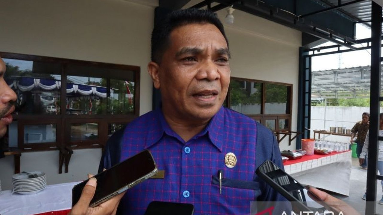 Dinas Perdagangan dan Perindustrian Manggarai Barat optimistis mencapai target Pendapatan Asli Daerah (PAD) sebesar Rp700 juta pada tahun 2025, didorong oleh kerjasama dengan pelaku usaha dan pertumbuhan ekonomi Labuan Bajo.