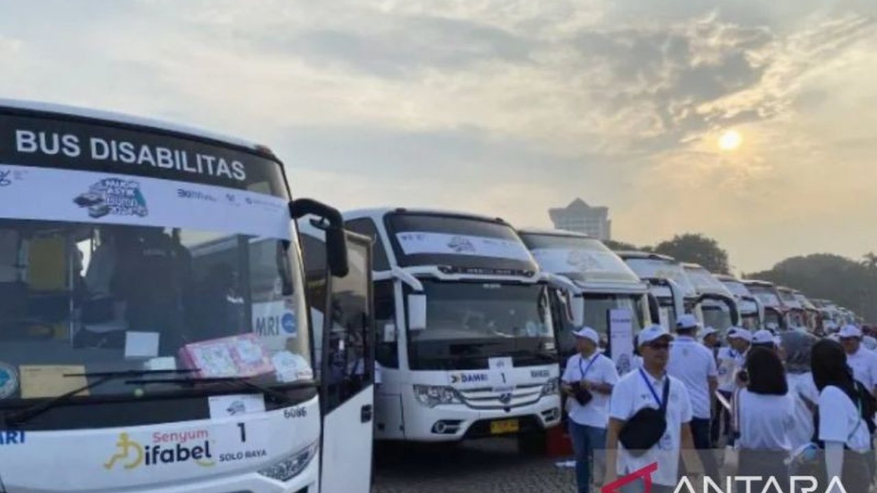 Program mudik gratis Pemkab Karawang dengan kuota 810 kursi langsung habis dalam sehari, menunjukkan tingginya animo masyarakat Karawang untuk mudik Lebaran 2025.