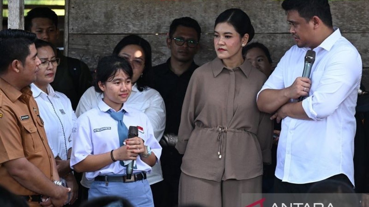 Gubernur Sumut, Bobby Nasution, memberikan beasiswa kuliah penuh kepada Fani dan Mervin, kakak beradik yatim piatu asal Nias yang gigih berjuang meraih pendidikan.