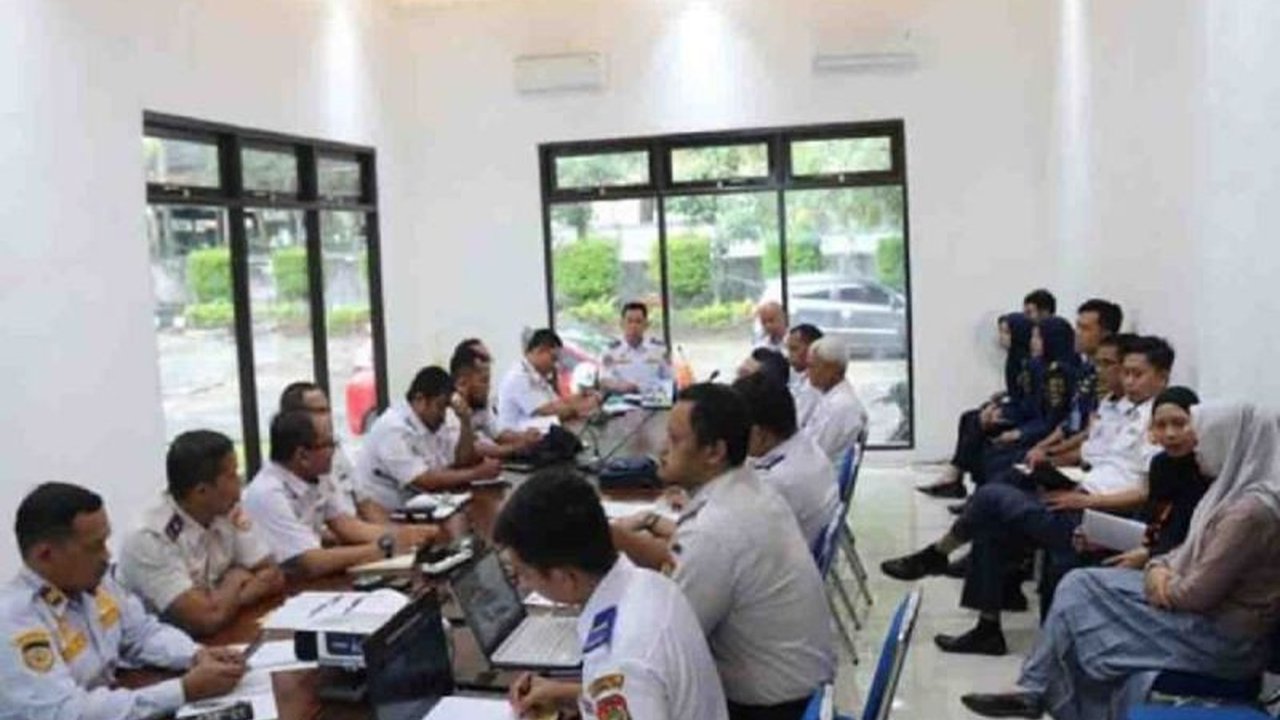 Dishub Kotawaringin Barat menggelar rapat koordinasi untuk memastikan kelancaran dan keamanan angkutan Lebaran 2025, serta mengimbau masyarakat menggunakan transportasi resmi.