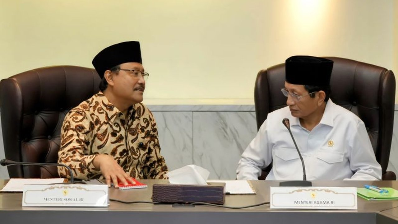 Kementerian Sosial dan Kementerian Agama berkolaborasi melalui Nota Kesepahaman untuk memberantas kemiskinan lewat program Sekolah Rakyat yang menargetkan anak-anak dari keluarga miskin.