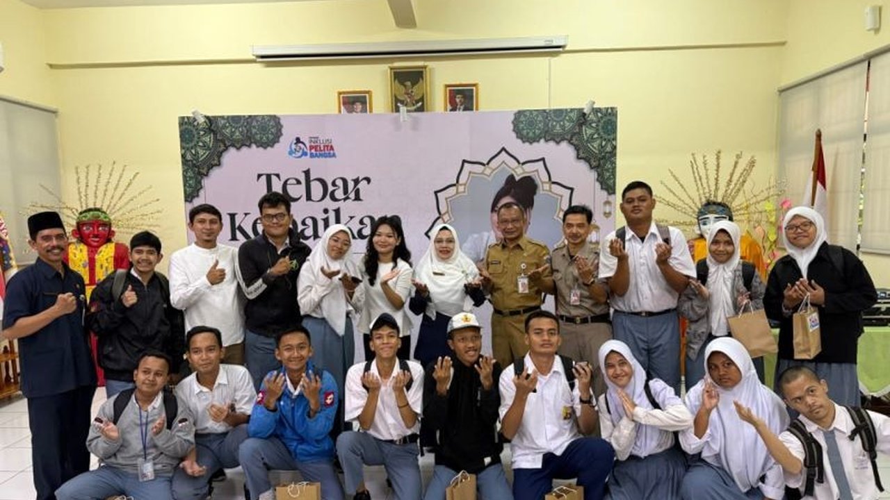 268 Siswa SLBN 7 Jakarta Terima Bantuan Makanan Sehat dan Bergizi