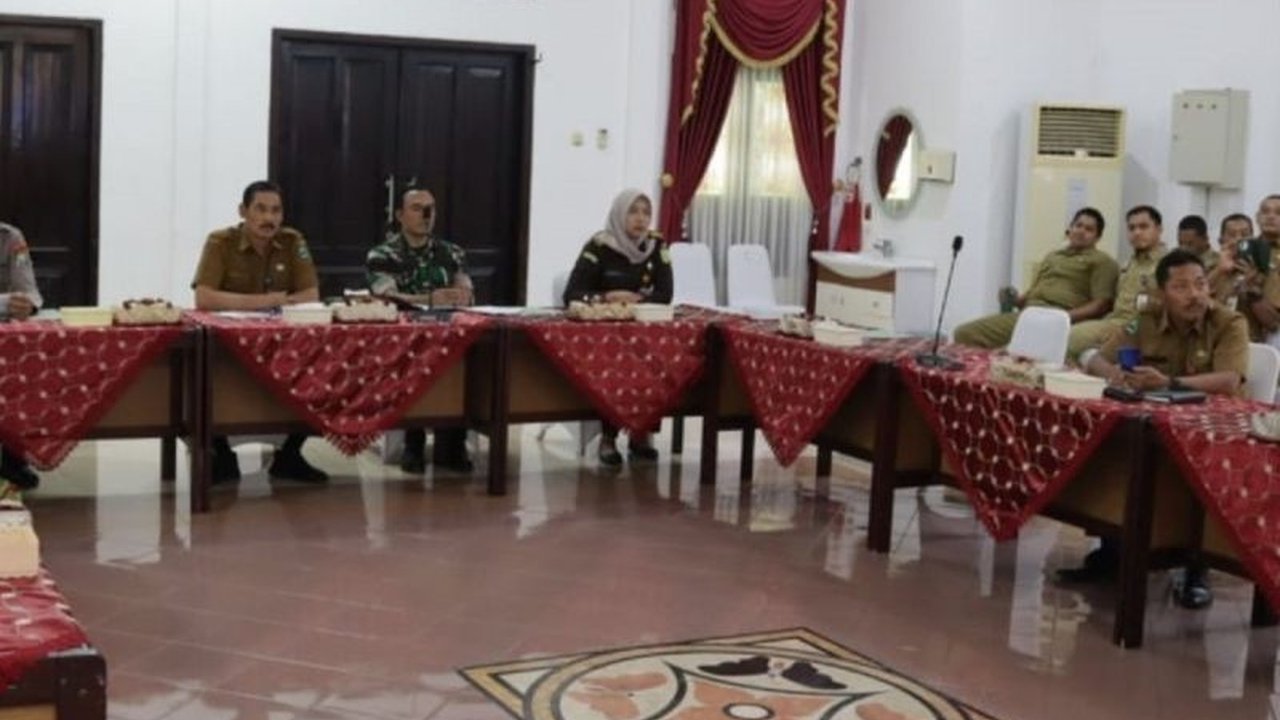 Pemerintah Kabupaten Magetan memastikan ketersediaan bahan pangan aman selama Ramadhan dan Lebaran 2025, berkoordinasi dengan berbagai pihak dan melakukan pemantauan harga pasar secara intensif.