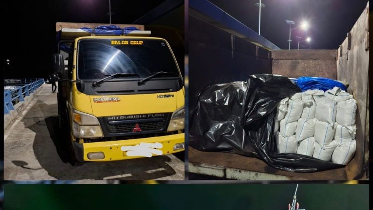 Polda Babel menetapkan 14 tersangka dalam kasus penyelundupan bijih timah di Pelabuhan Nyato, Belitung, dengan barang bukti 452 karung bijih timah, tiga truk, dan satu mobil.