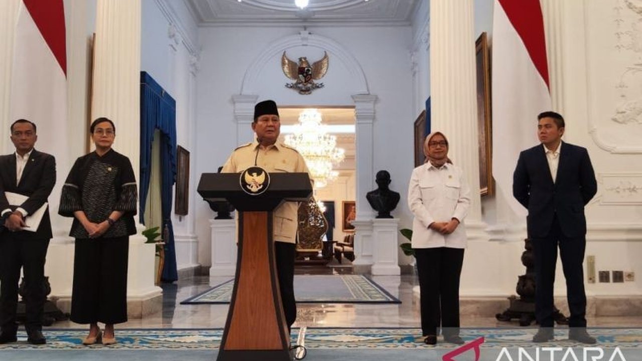 Pemerintah mengalokasikan Rp49,4 triliun untuk THR ASN 2025, rinciannya meliputi ASN pusat, daerah, pensiunan, dan TNI/Polri; pembayaran direncanakan 2 minggu sebelum Lebaran.