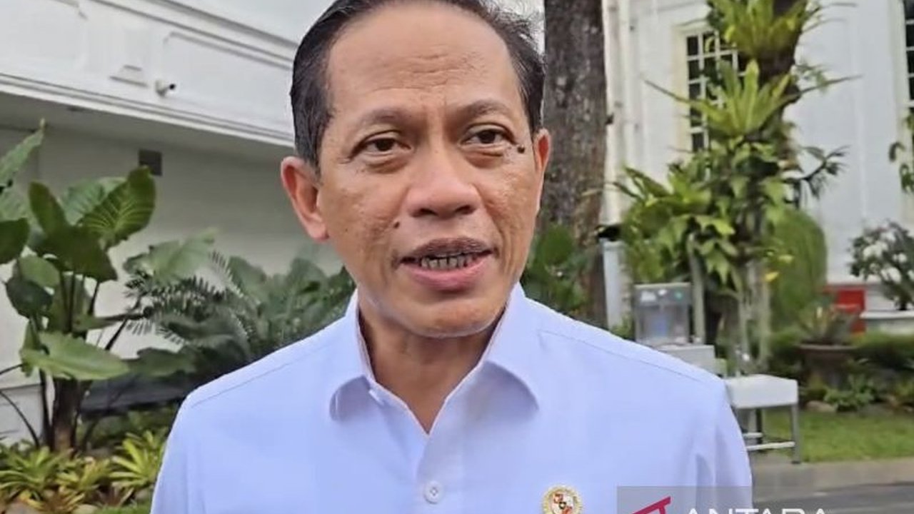 Menteri LHK Hanif memastikan pemulihan fungsi semua daerah hulu, termasuk pembongkaran 30 bangunan di Puncak dan penindakan tegas terhadap pelanggaran lingkungan.