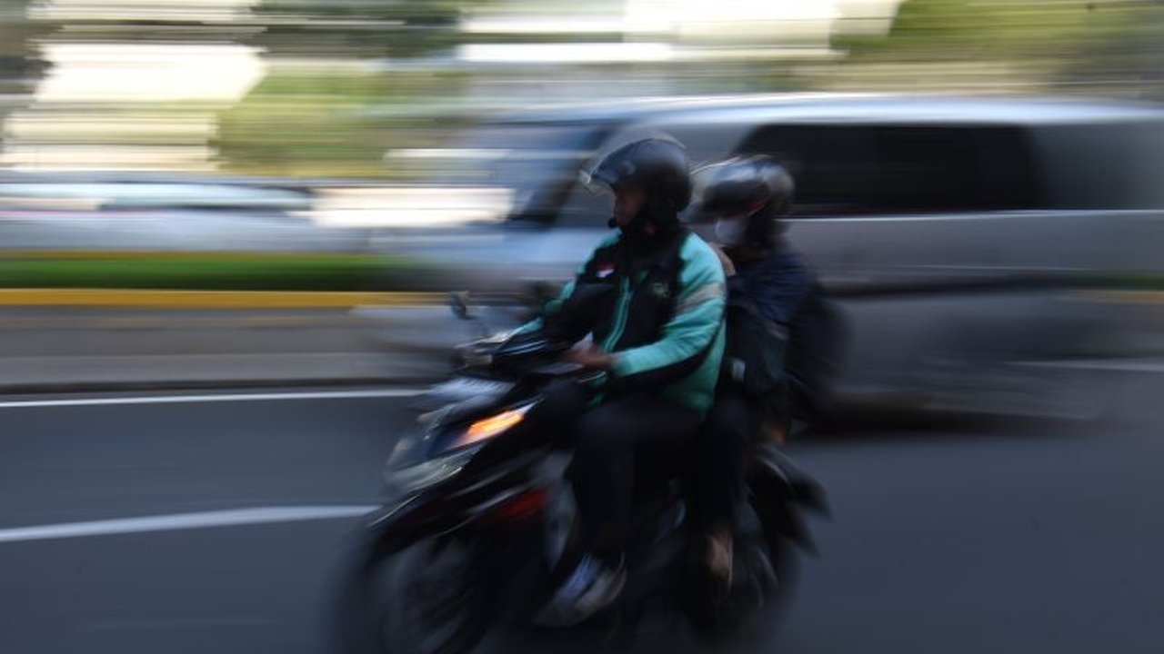 Konfederasi Serikat Pekerja Indonesia (KSPI) mengusulkan dua skema formulasi THR untuk pengemudi ojol, yakni berdasarkan upah atau pendapatan rata-rata, menyusul dorongan Presiden Prabowo agar perusahaan platform memberikan THR.