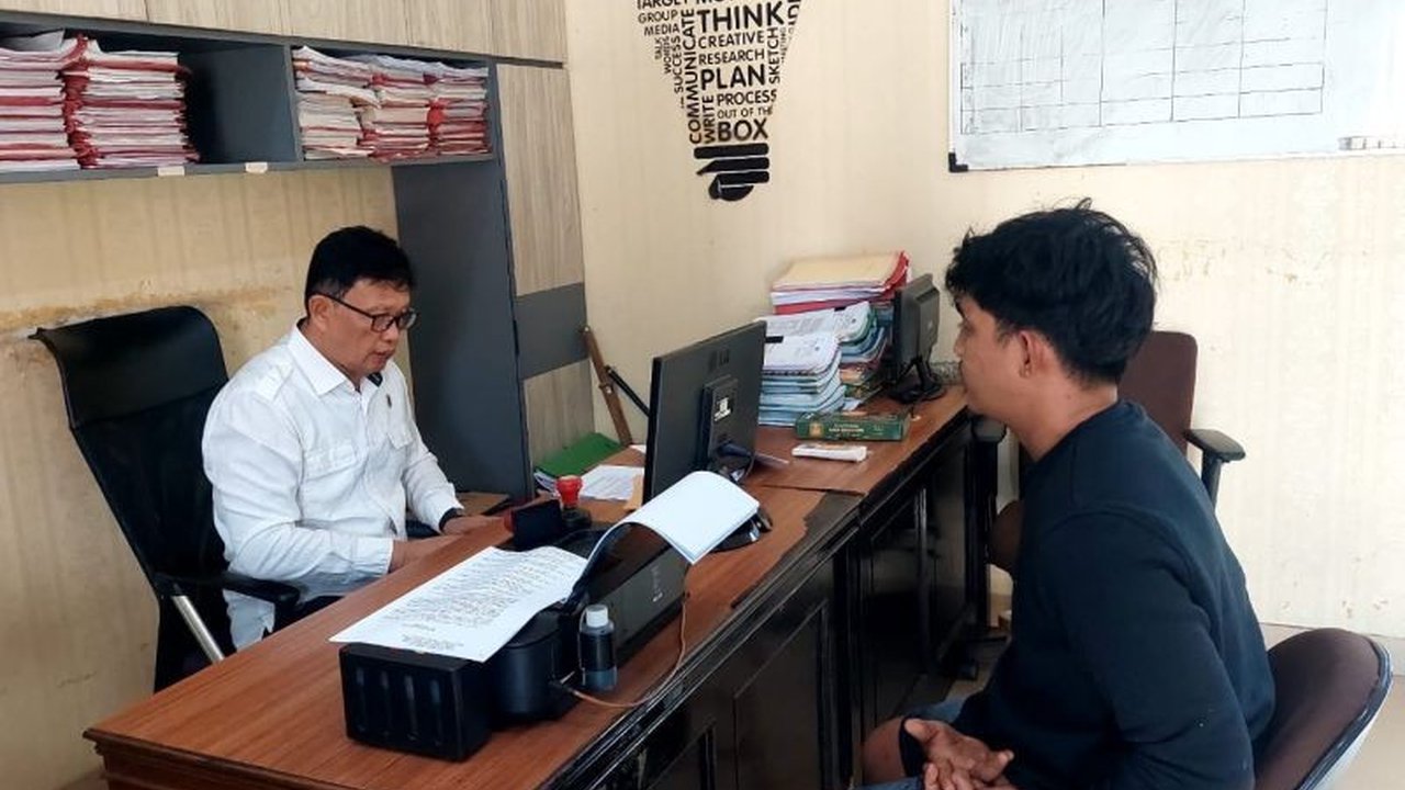 Polisi berhasil menangkap pelaku jambret kalung emas senilai Rp12 juta di Penjaringan, Jakarta Utara, setelah melakukan penyelidikan intensif terhadap laporan korban.