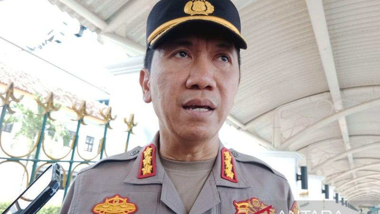 Polresta Yogyakarta selidiki kebakaran tiga gerbong kereta api di Stasiun Tugu, melibatkan Tim Labfor dan Inafis untuk mengungkap penyebabnya.