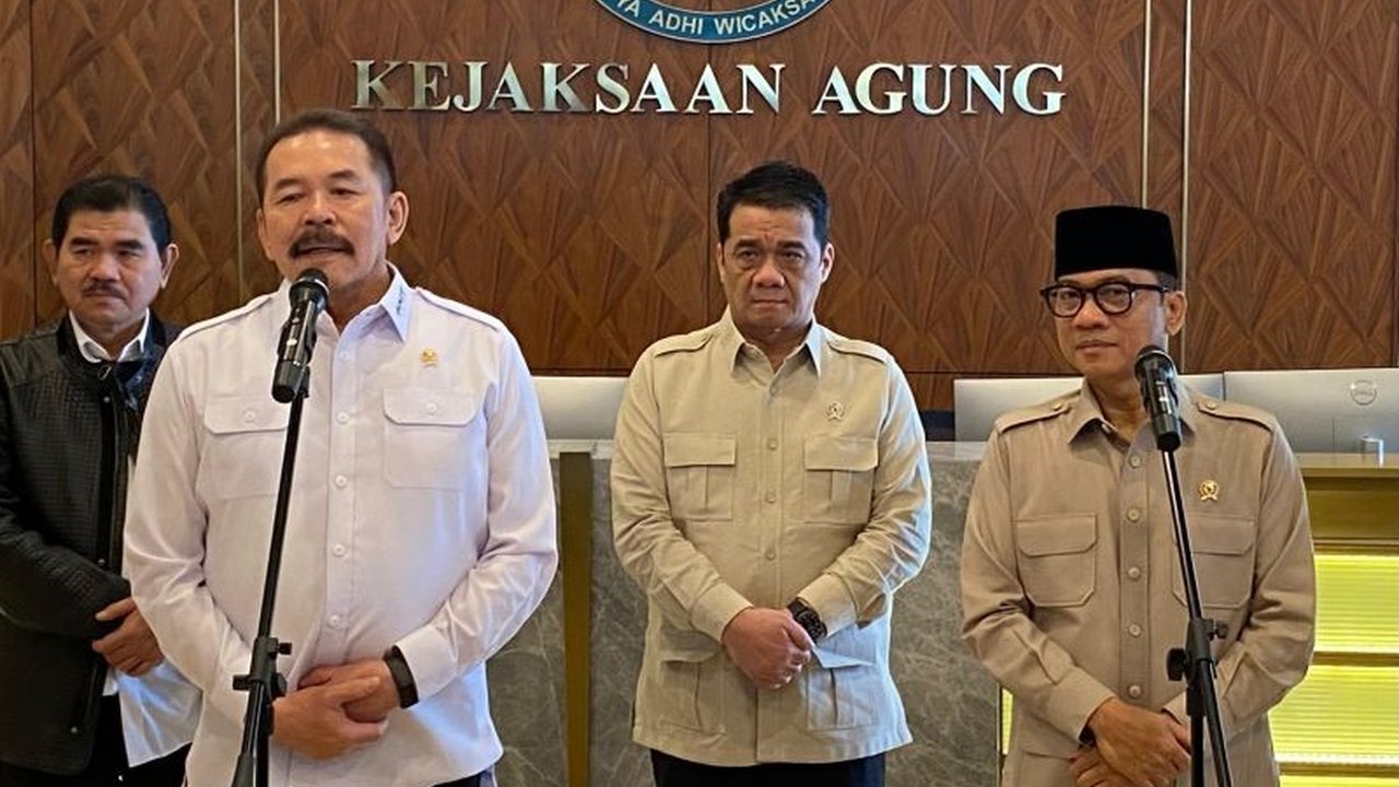 Kejaksaan Agung dan Kementerian Desa Pembangunan Daerah Tertinggal mencegah kebocoran dana desa yang mencapai Rp71 triliun di tahun 2025 dengan pendampingan dan penegakan hukum.