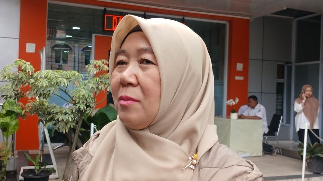 Dinas Kesehatan Kota Jambi menargetkan skrining 14.000 warga untuk deteksi dini HIV/AIDS pada tahun 2025, menyasar tujuh kelompok berisiko tinggi guna menekan angka penularan.