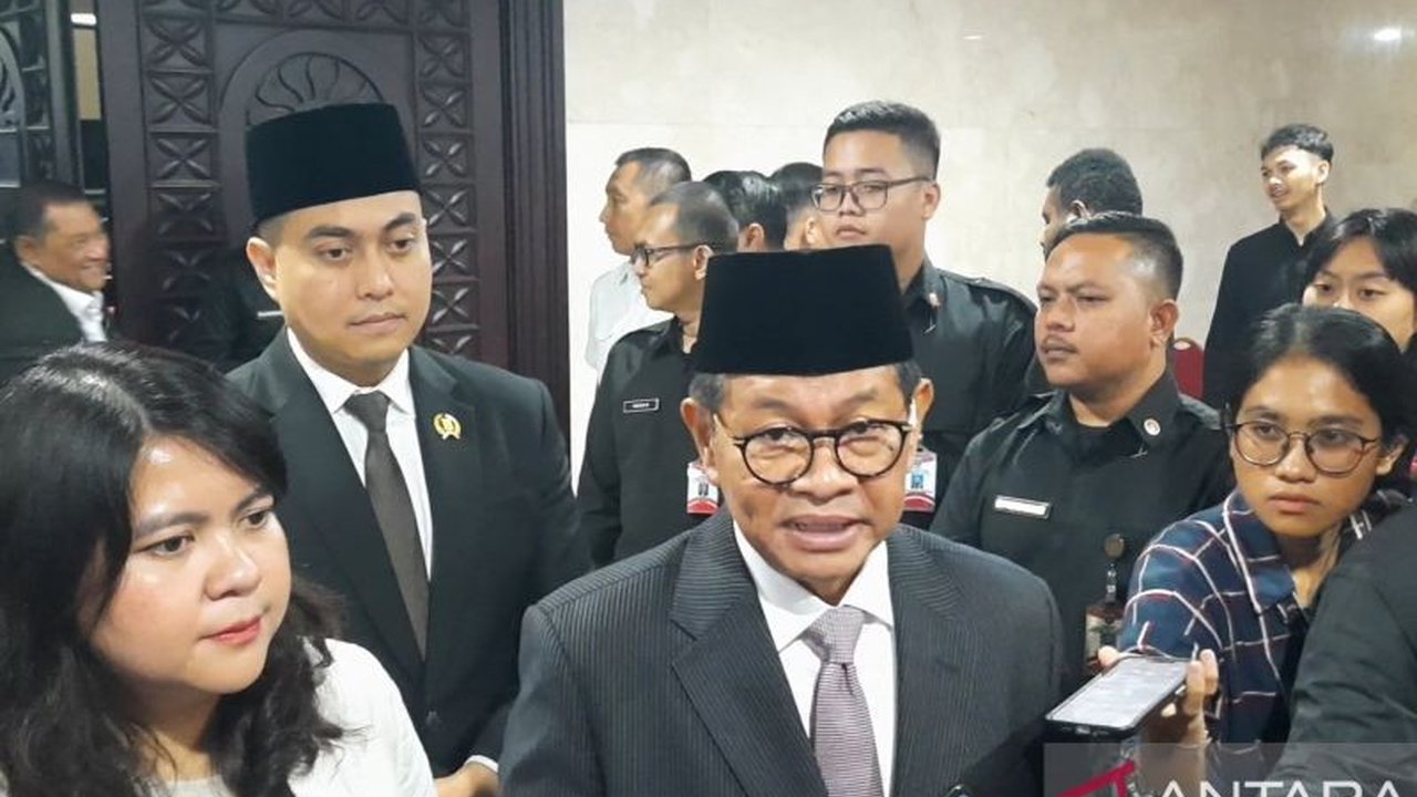 Pemprov DKI Jakarta menaikkan jumlah penerima KJP Plus menjadi 705.000 siswa pada Maret 2025 dan menargetkan pencairan dana sebelum Lebaran, serta memberikan program pemutihan ijazah.