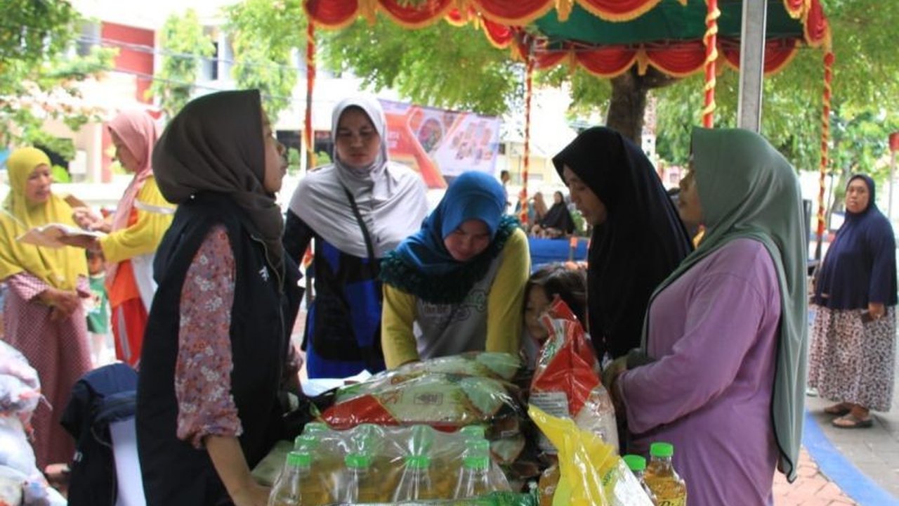 Pemerintah Kabupaten Kepulauan Seribu menggelar bazar murah selama empat hari di Pulau Tidung dan Pulau Pramuka untuk membantu warga memenuhi kebutuhan pokok dengan harga terjangkau menjelang Ramadan.