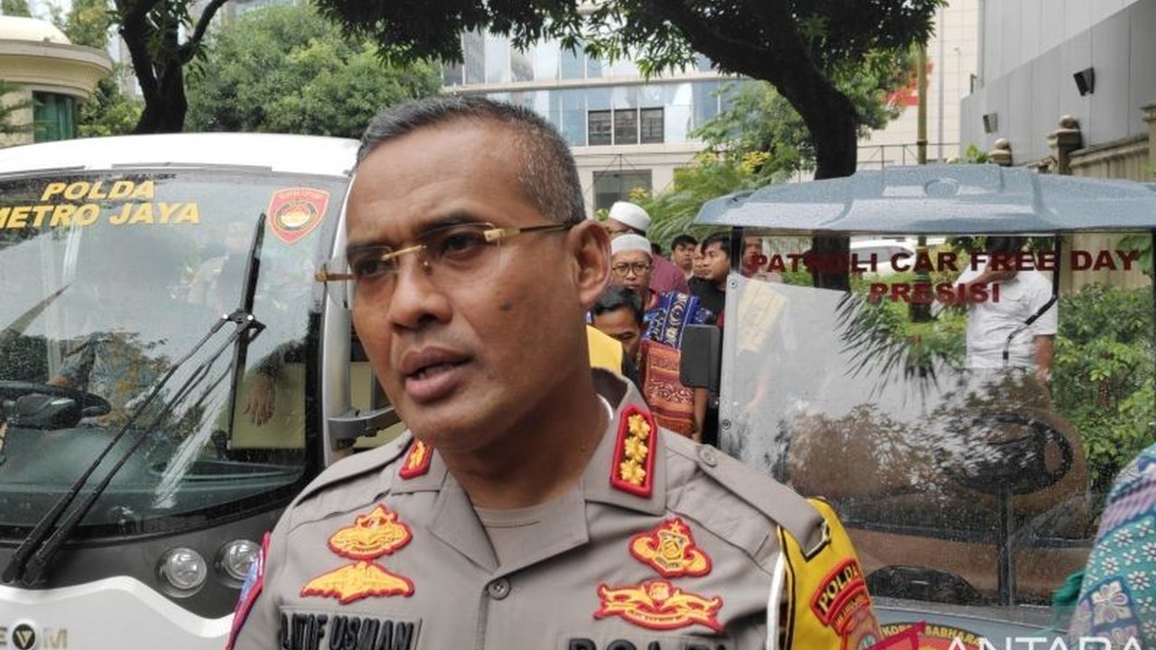 Direktorat Lalu Lintas Polda Metro Jaya memajukan waktu penggunaan bahu jalan tol Semanggi-Cawang menjadi pukul 17.00 WIB selama Ramadhan untuk mengurai kemacetan yang bergeser ke sore hari.