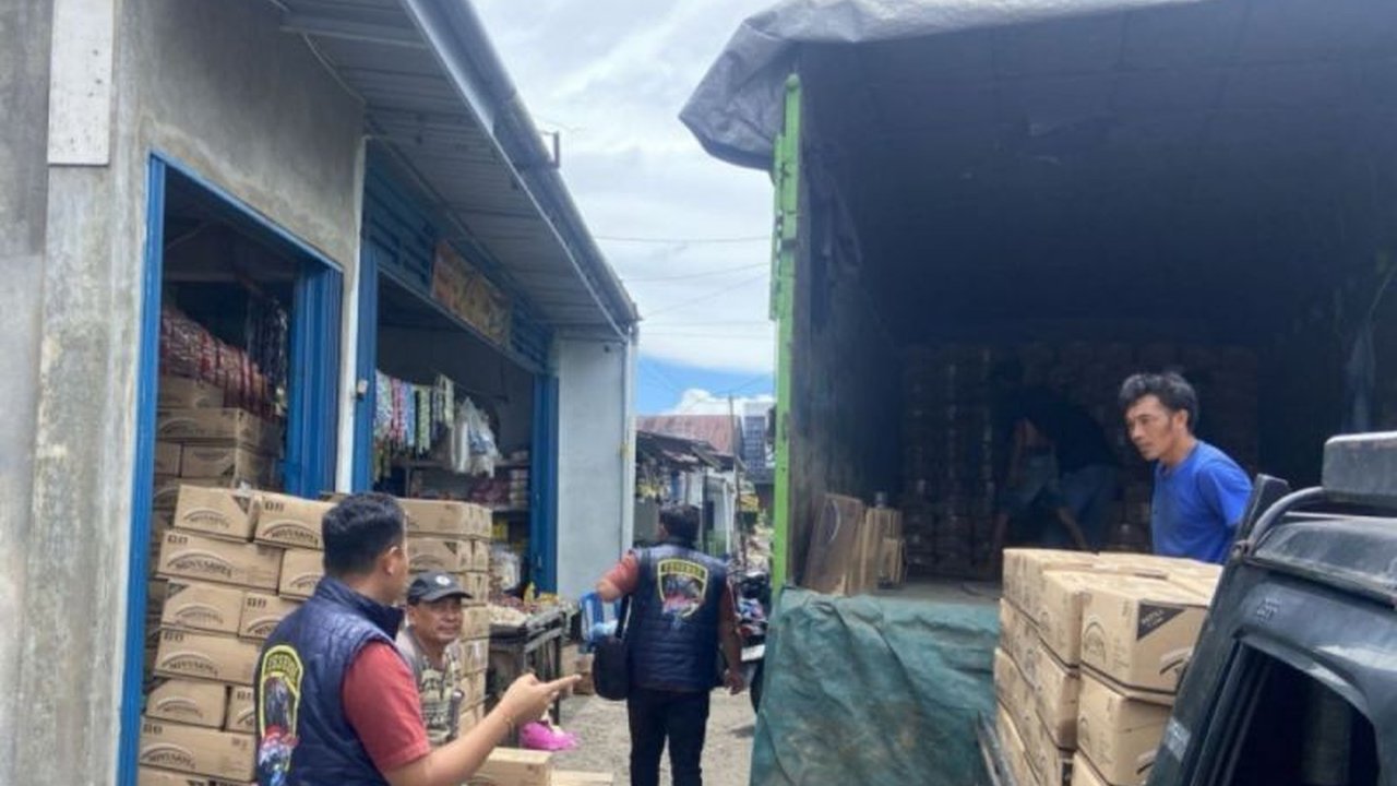 Polres Rejang Lebong mengawasi penjualan Minyakita untuk mencegah penimbunan dan kelangkaan menjelang Lebaran Idul Fitri 1445 H di Kabupaten Rejang Lebong, Bengkulu.