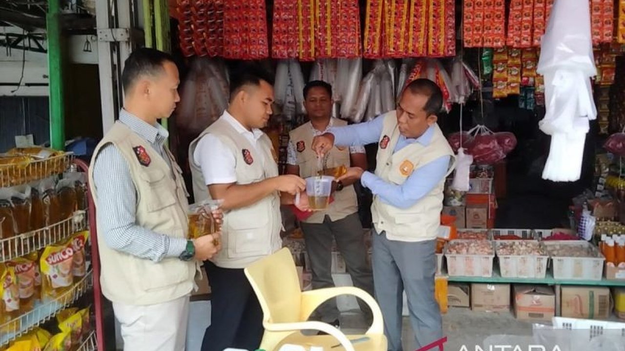 Satgas Pangan Polda Bengkulu memastikan volume MinyaKita sesuai ketentuan, tetapi menemukan banyak pedagang menjual di atas HET menjelang Ramadan.