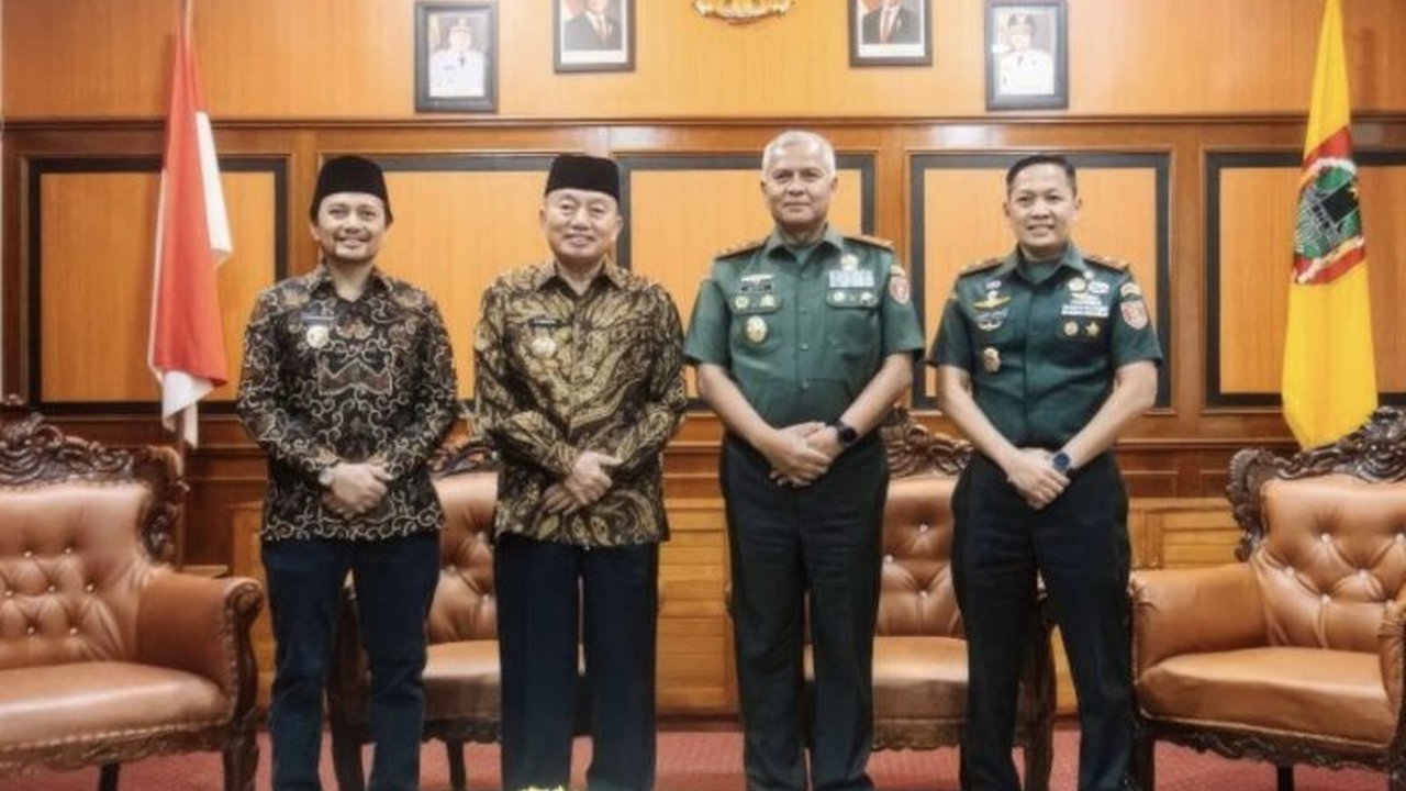 Pangdam VI/Mulawarman Mayjen TNI Rudy Rachmat Nugraha menyosialisasikan pembentukan Batalyon Teritorial Pembangunan di Tanah Bumbu, Kalsel, yang mendapat dukungan penuh dari Pemprov Kalsel dengan hibah lahan 100 hektare.