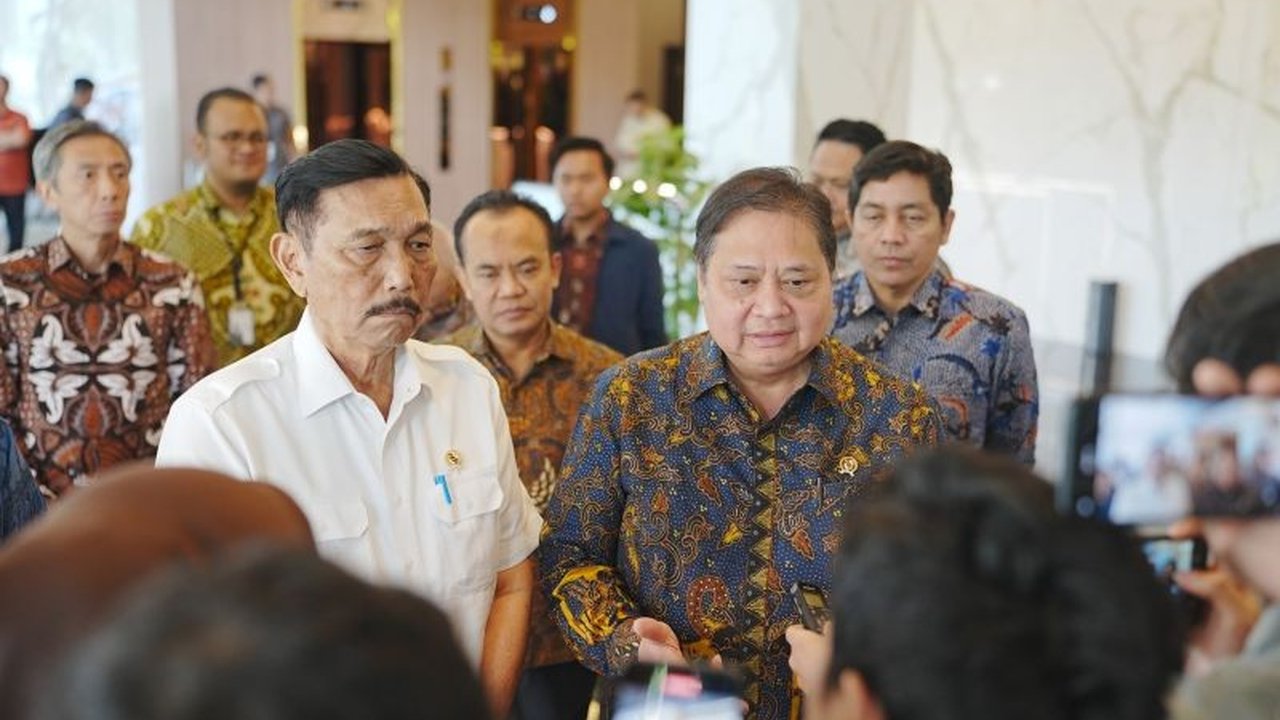 Kementerian Koordinator Bidang Perekonomian dan Dewan Ekonomi Nasional (DEN) siapkan sejumlah strategi untuk mencapai target pertumbuhan ekonomi Indonesia sebesar 8 persen, termasuk percepatan investasi dan reformasi sektoral.