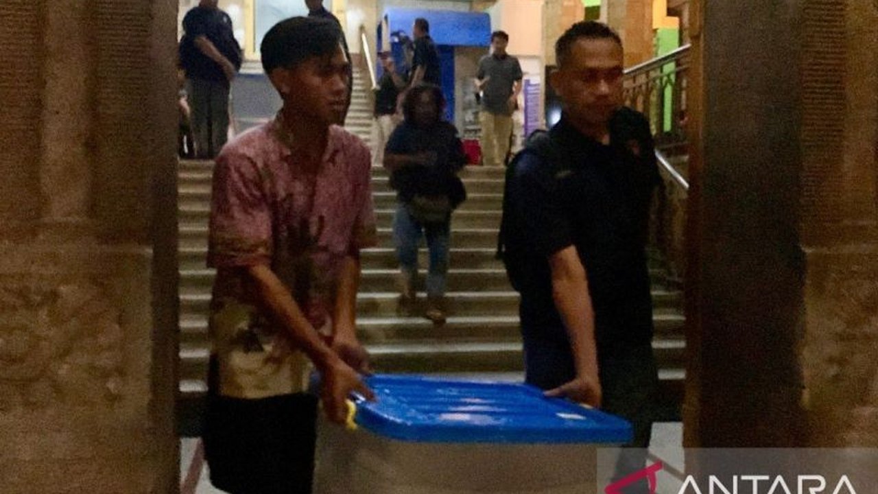 Penggeledahan Kantor PTPN I Regional 4 di Surabaya oleh Bareskrim Polri terkait dugaan korupsi revitalisasi Pabrik Gula Assembagoes menghasilkan penyitaan enam kontainer dokumen.