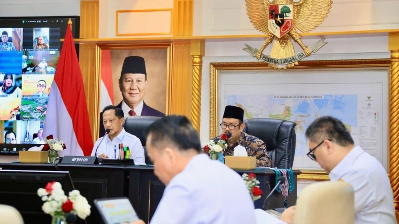 Menteri Dalam Negeri Tito Karnavian optimis Indonesia akan menjadi negara maju di tahun 2045, didukung bonus demografi, sumber daya alam melimpah, dan pergeseran kekuatan global.