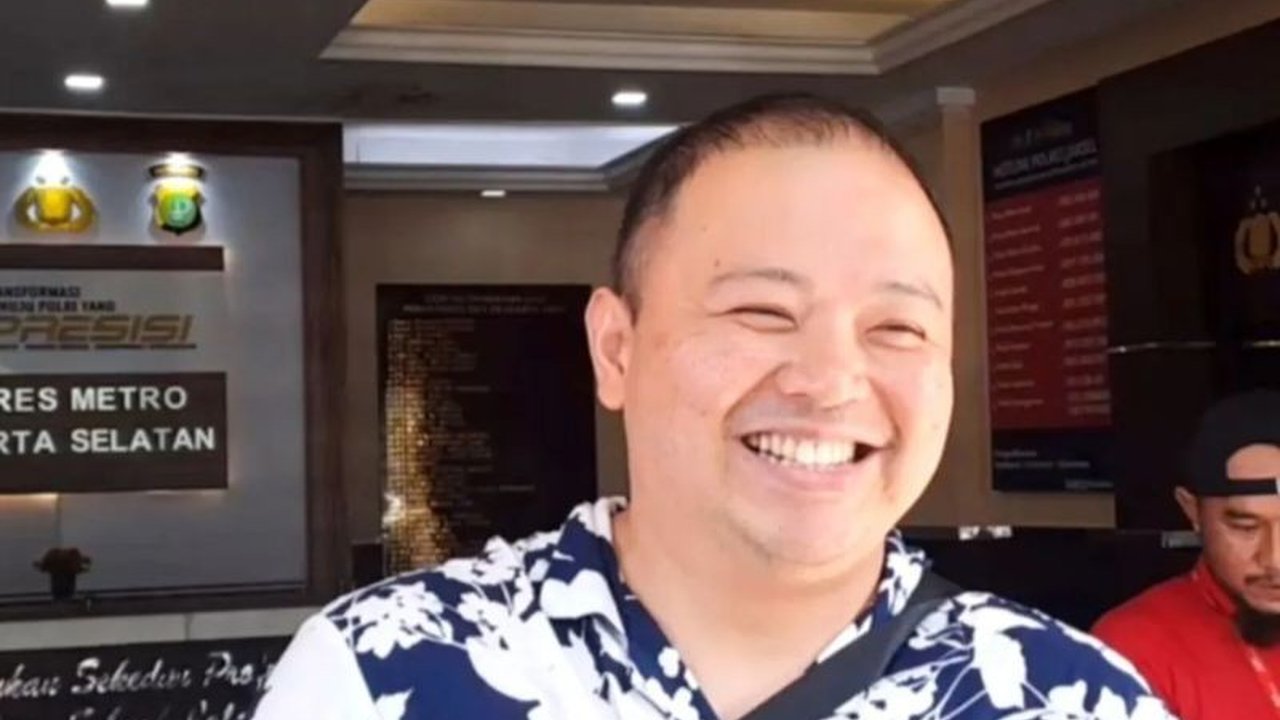 Food vlogger Codeblu tengah diselidiki polisi atas dugaan pelanggaran UU ITE setelah dilaporkan menyebarkan berita bohong soal roti basi yang disumbangkan ke panti asuhan.