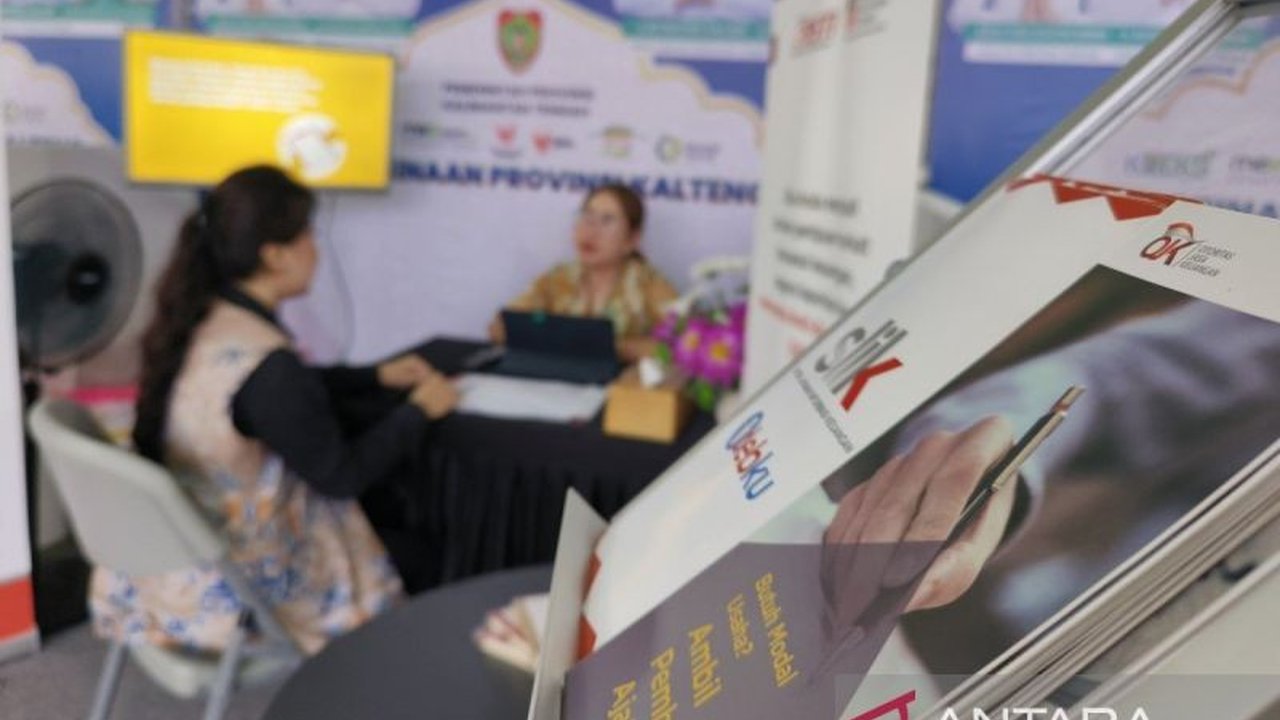 Otoritas Jasa Keuangan (OJK) Kalimantan Tengah memanfaatkan National Halal Fair 2025 untuk mengoptimalkan edukasi dan inklusi keuangan kepada masyarakat, menjangkau lebih banyak individu melalui layanan informasi keuangan dan konsultasi.