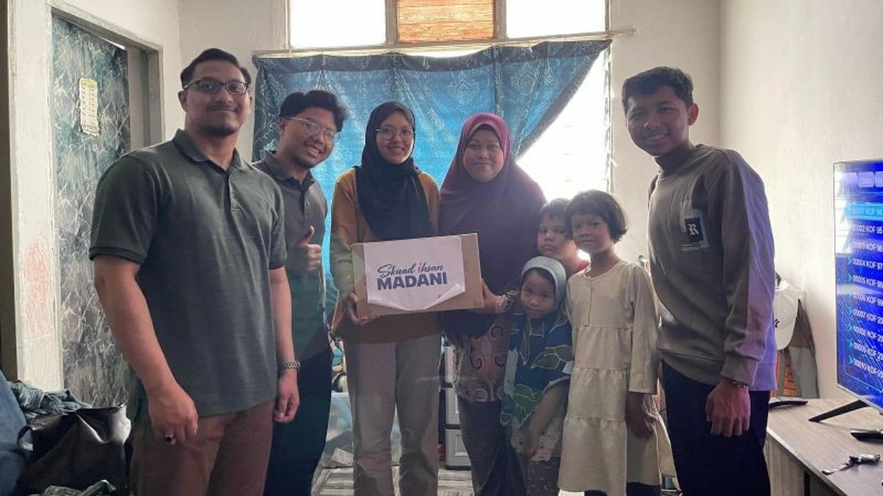 Mahasiswa UNIDA Gontor dan IIUM Malaysia berkolaborasi dalam program kemanusiaan 'Distribution Food Aid Box: Feed for Education', menyalurkan bantuan pangan dan edukasi kepada masyarakat kurang mampu di Kuala Lumpur.