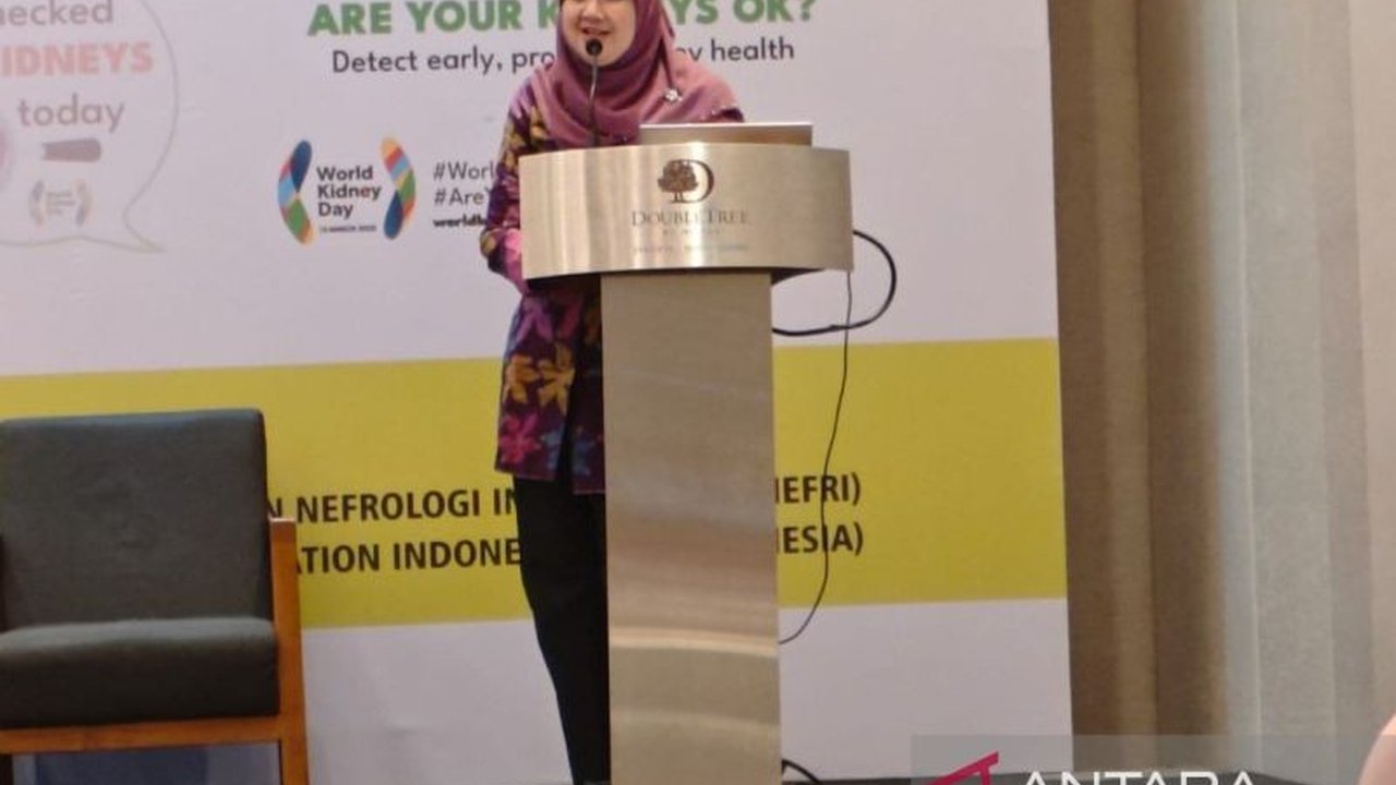 Program Cek Kesehatan Gratis (CKG) memudahkan masyarakat periksa gejala penyakit ginjal di puskesmas, dengan pemeriksaan ureum kreatinin yang diprioritaskan untuk mereka yang berisiko tinggi.