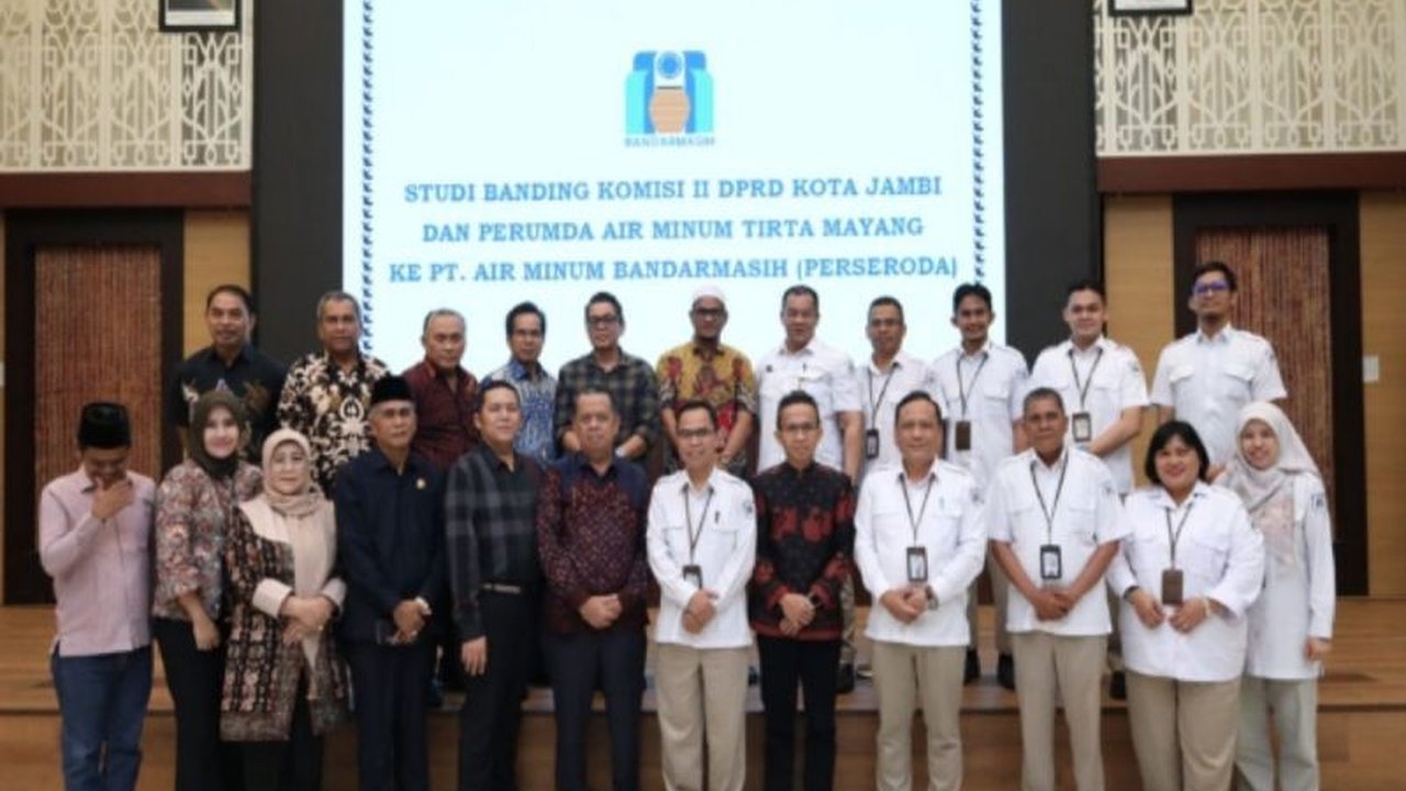 Komisi II DPRD Kota Jambi melakukan studi banding ke PAM Bandarmasih Banjarmasin untuk mempelajari sistem pengelolaan air minum dan meningkatkan pelayanan publik di Jambi.