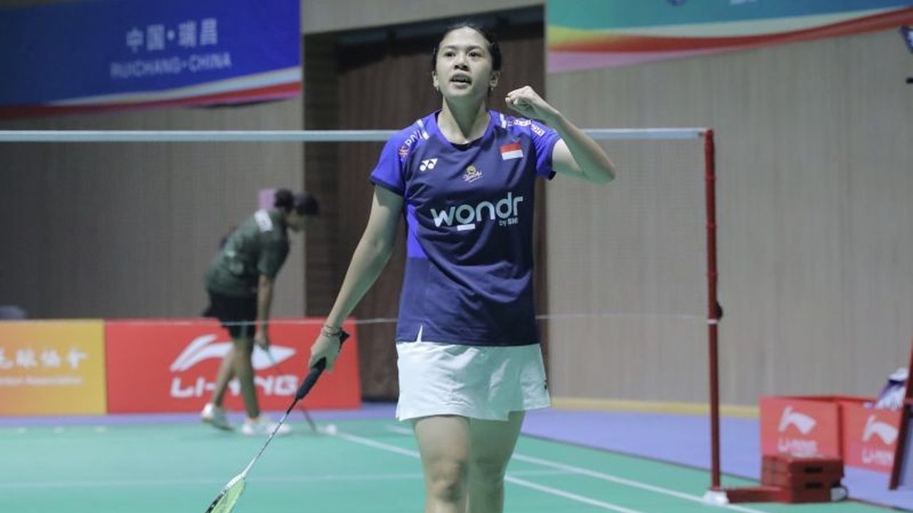 Ni Kadek Dhinda melaju ke babak kedua Ruichang China Masters 2025 setelah comeback dramatis atas wakil India, dan akan berhadapan dengan pemain tuan rumah selanjutnya.